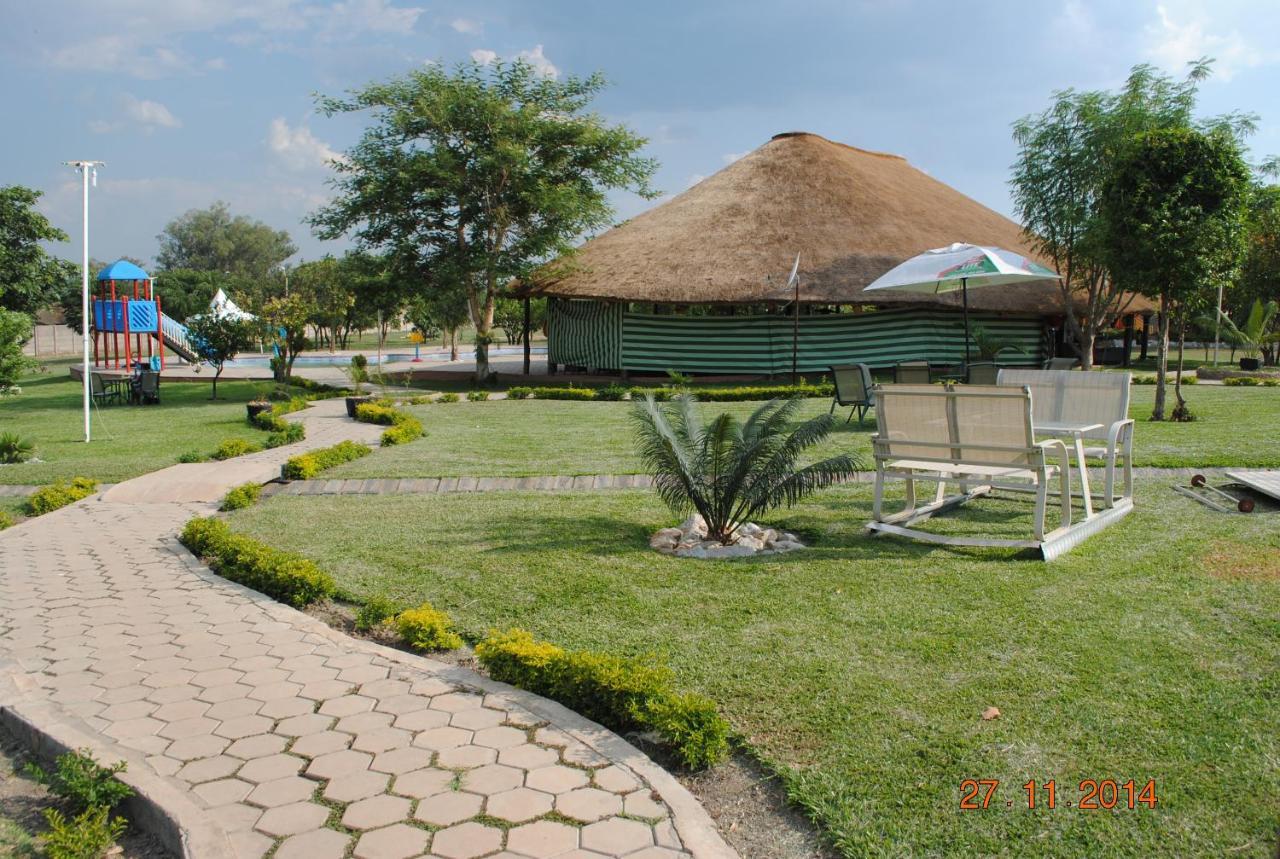 Moba Hotel & Convention Centre Kitwe エクステリア 写真